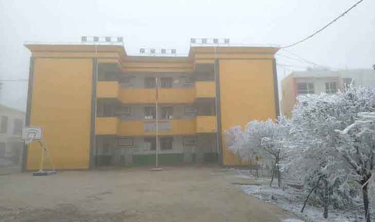 云南留守男孩冒冰霜上學(xué)，結(jié)成“冰花”獲網(wǎng)友鼓勵(lì)，看著讓人心疼08.jpg